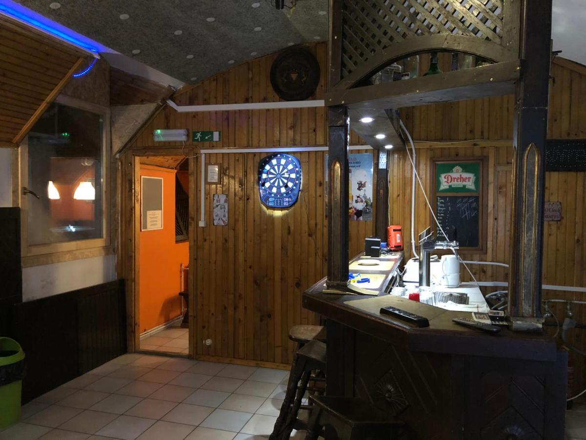 Whole Basemenet Former Pub4 Stag Do/Hen Party Budapeszt Zewnętrze zdjęcie
