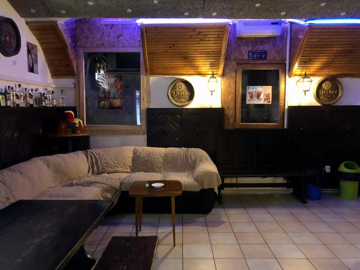 Whole Basemenet Former Pub4 Stag Do/Hen Party Budapeszt Zewnętrze zdjęcie